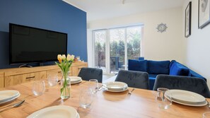 Apartment (3) | In-room dining
