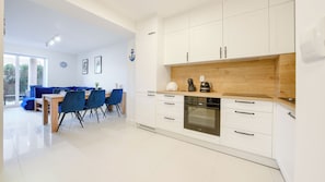 Apartamento (3) | Cozinha privada | Geladeira, cooktop, chaleira elétrica