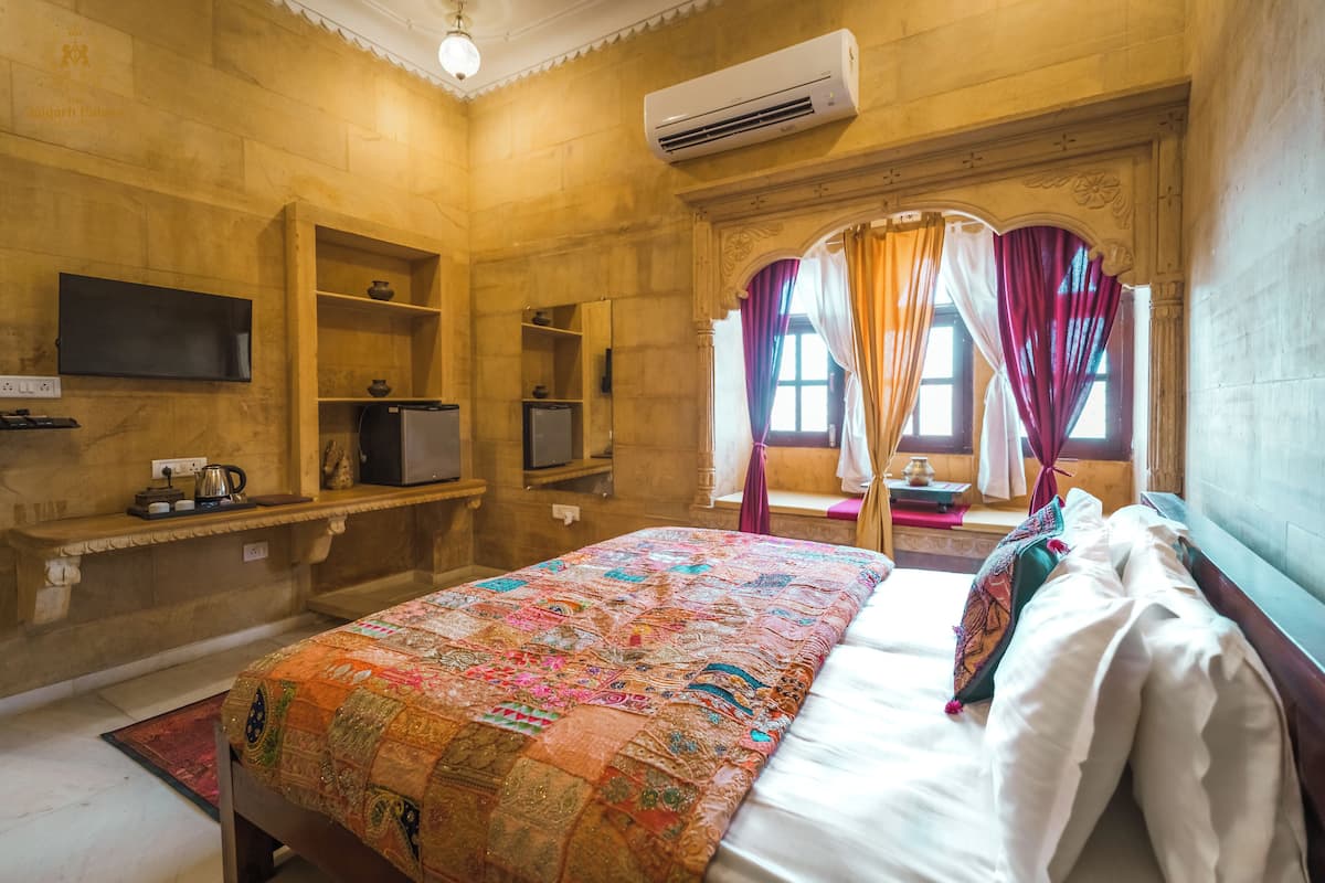 1 bedroom, down duvets, memory-foam beds, minibar
