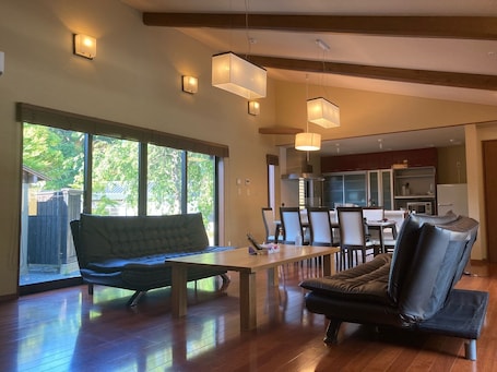 Yuki An | Living area | TV