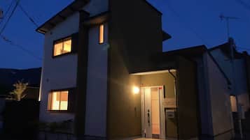 Casa, em edifício anexo (Yuki An) | Fachada