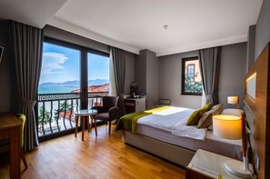 スタンダード ルーム | ミニバー、セーフティボックス (室内)、デスク、遮光カーテン