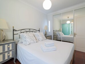 3 bedrooms, iron/ironing board, free WiFi, bed sheets