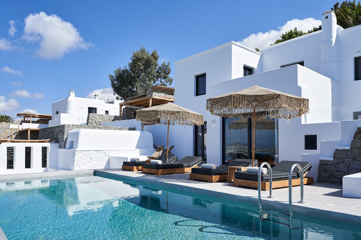 9 bedrooms, in-room safe, iron/ironing board, free WiFi