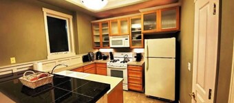 HUGE 1 BEDROOM APPARTMENT (910 sqft)!