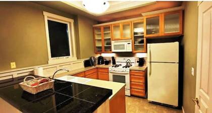 HUGE 1 BEDROOM APPARTMENT (910 sqft)!