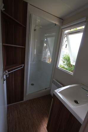 Shower - Comfortable mobile home, 4* campsite (Carnac)