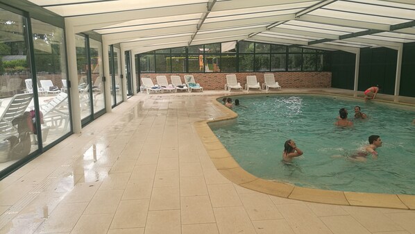 Piscine couverte, piscine extérieure