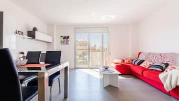 Una televisión de pantalla plana