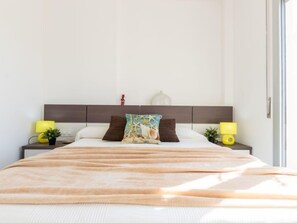 3 bedrooms, iron/ironing board, free Internet