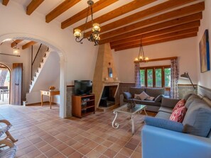 Flat-screen TV, fireplace