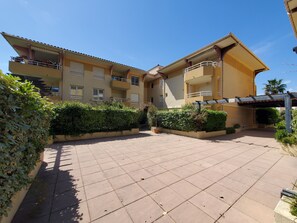 Exterior - Port FREJUS Studio with sleeping area of ​​30 m2 for 2 Adults 2 Children with quiet balcony on the garden side (Fréjus)