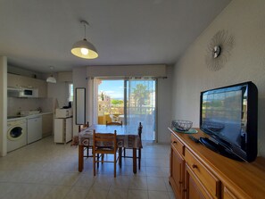 Interior - Port FREJUS Studio with sleeping area of ​​30 m2 for 2 Adults 2 Children with quiet balcony on the garden side (Fréjus)