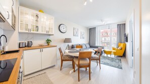 Apartment (1) | Eigene Kochnische | Kühlschrank, Herdplatte, Wasserkocher, Kochgeschirr/Geschirr/Besteck