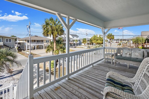 Property grounds - Beautiful, budget-friendly channel home w/screened porch, all family fun (North Myrtle Beach)
