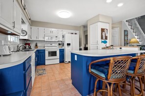 Fridge, microwave, oven, stovetop - Beautiful, budget-friendly channel home w/screened porch, all family fun (North Myrtle Beach)