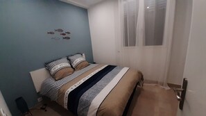 1 chambre, fer et planche à repasser, Wi-Fi gratuit, draps fournis