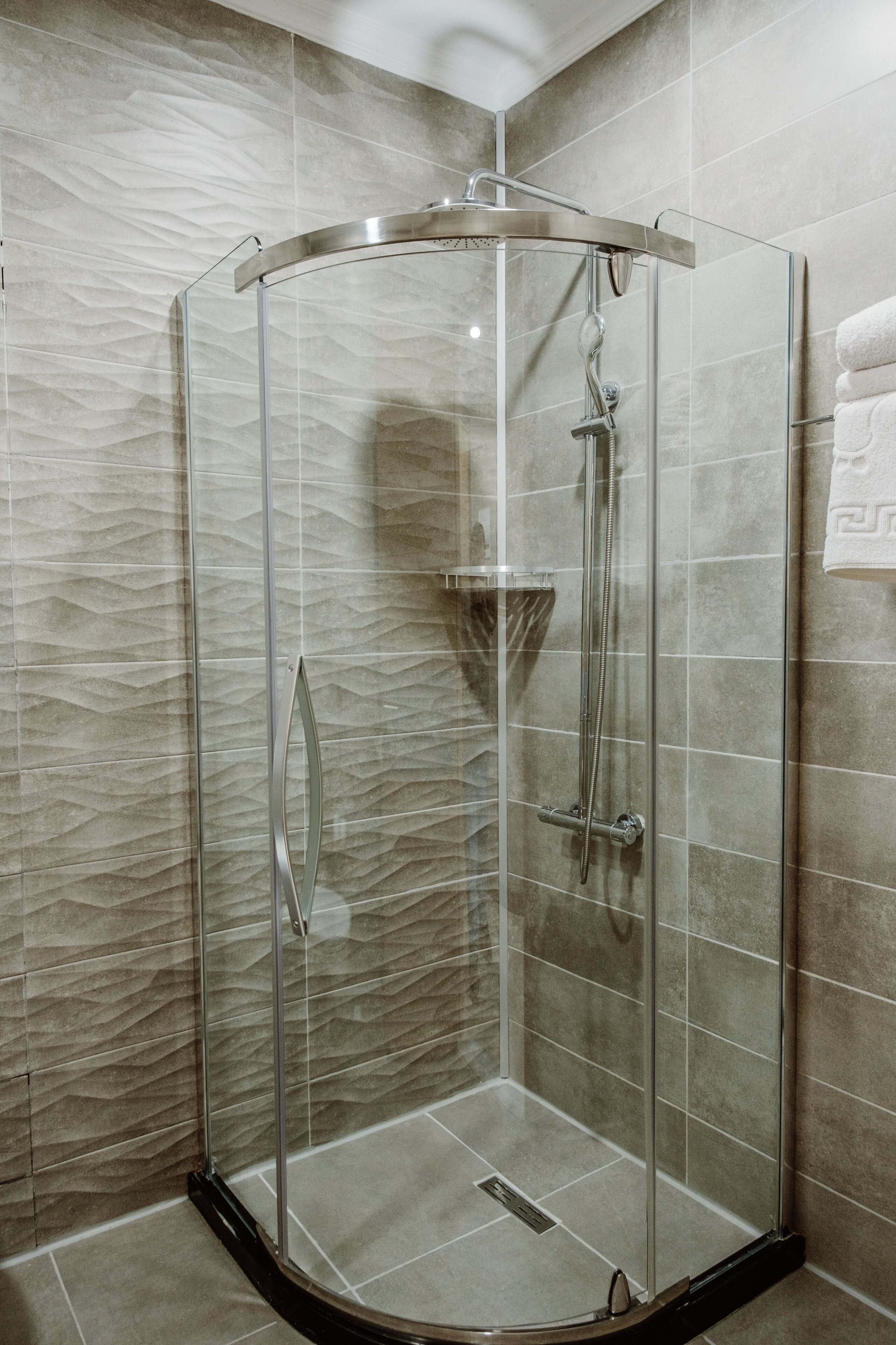 Standard Double Room | Bathroom | Shower, free toiletries, hair dryer, bathrobes