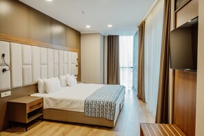 Kamar Keluarga | Minibar, ruang kerja ramah laptop, kedap suara, dan Wi-Fi gratis