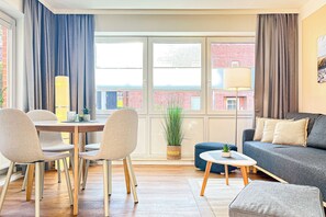 تلفزيون، مشغل  دي في دي، كُتُب، ستيريو