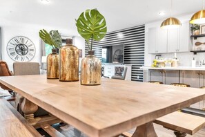 Dining - Huge Hendrix Penthouse - Beds for everyone (Nashville)