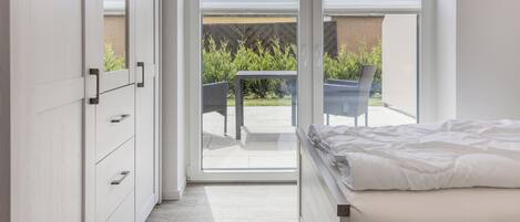 1 bedroom, travel cot, free WiFi