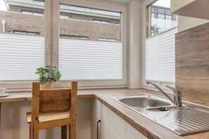 ثلاجة، ميكروويف، فرن، موقد طهي مسطح