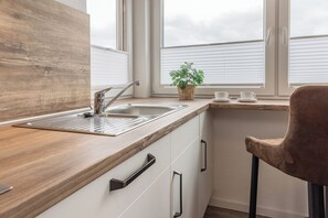 Fridge, microwave, oven, stovetop - Apartment (Carolinensiel)