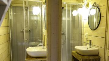 Glamping family lodge 10 | Bathroom