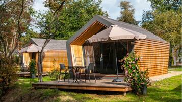 Solo Retreat 2 | 3 bedrooms, individually decorated, individually furnished, free WiFi