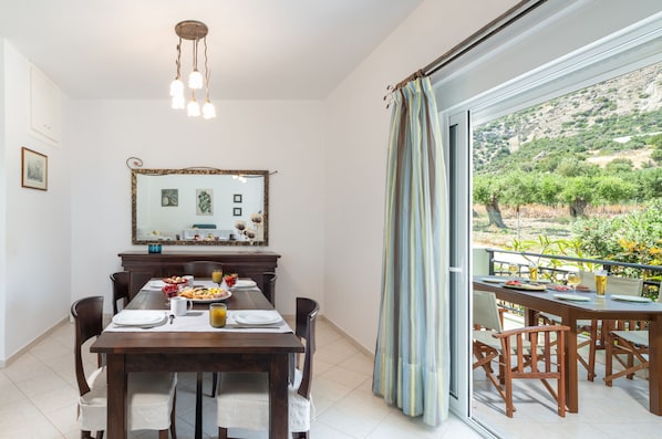 Comfort Duplex | Dining room