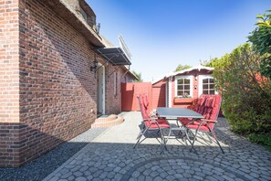 Outdoor dining - Vacation home Reethüs Brodersen for up to 4 persons (Risum-Lindholm)