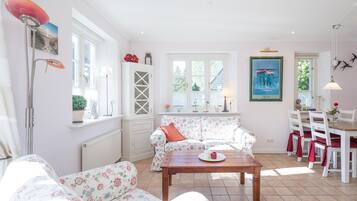 Fernseher, Kamin, DVD-Player, Stereoanlage