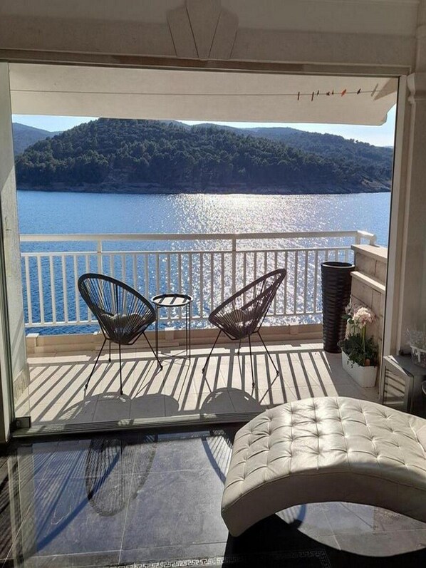 Apartment (One Bedroom Apartment with Balcony an) | Balcony