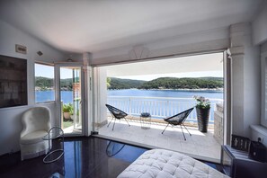 Lejlighed (One Bedroom Apartment with Balcony an) | Stue | Tv