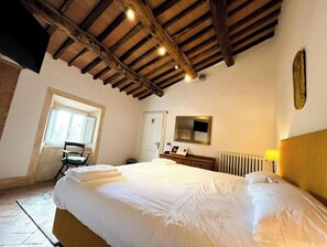3 bedrooms, iron/ironing board, free WiFi, bed sheets - 3 bedroom private vacation home in popiglio (Popiglio)