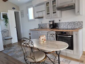 Fridge, microwave, stovetop, coffee/tea maker - Charming Air-Conditioned Cottage with Private Garden and Pool (Tulette)