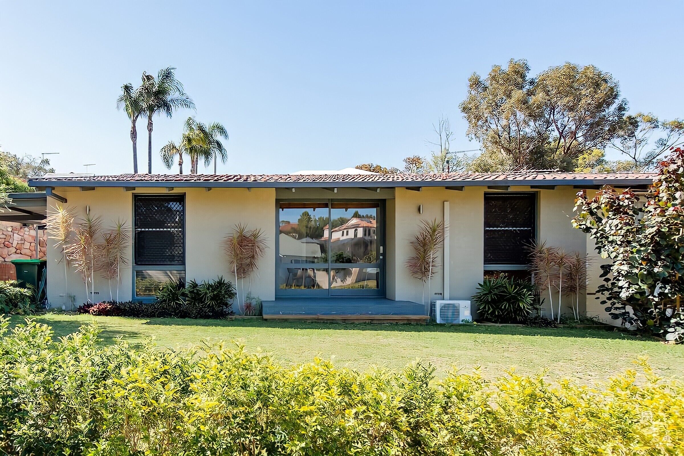 Great Location Wembley Downs City Beach Home — image 28