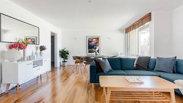 Smart TV, livros, biblioteca musical, videoteca