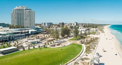 Great Location Wembley Downs City Beach Home