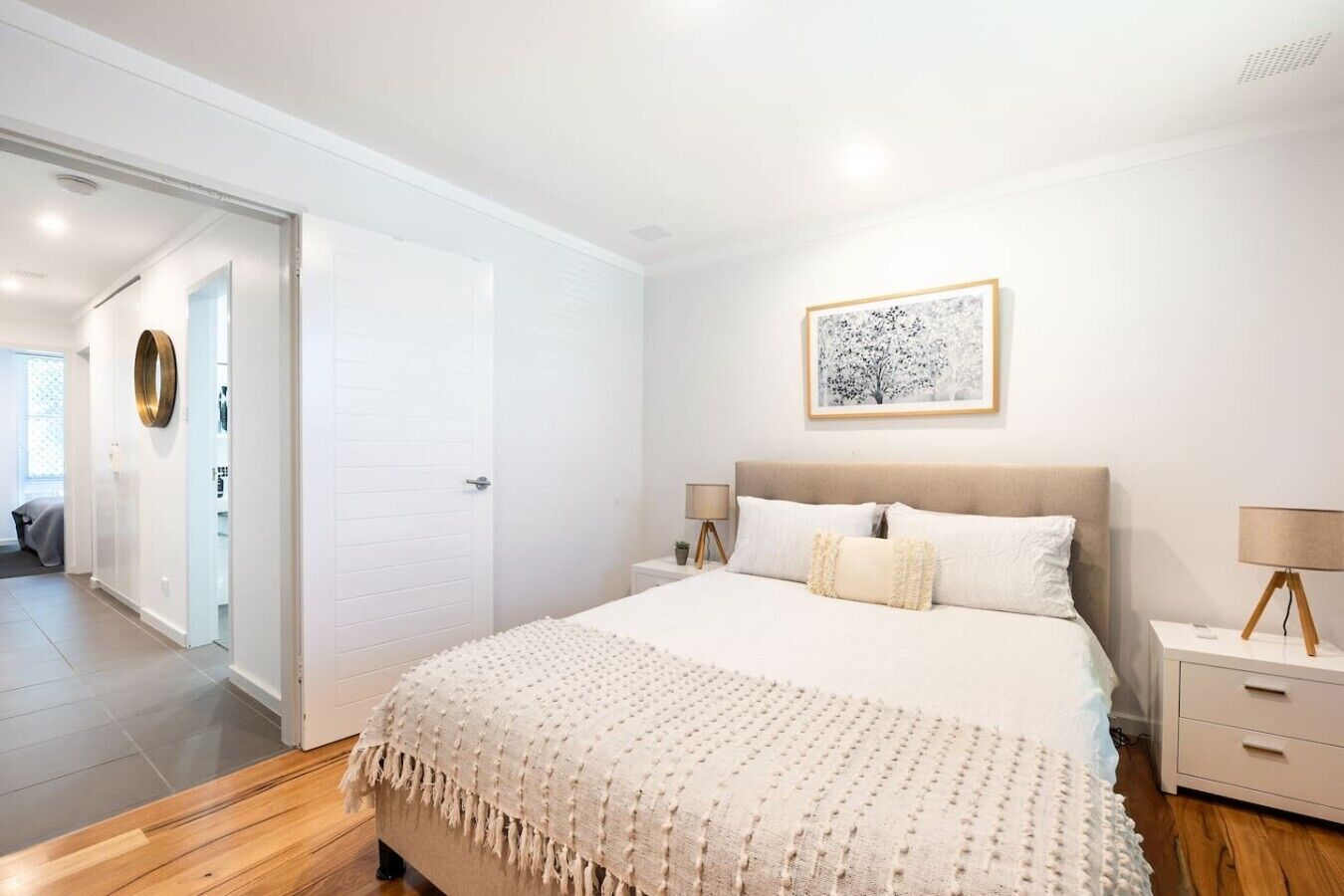 3 slaapkamers, een strijkplank/strijkijzer, reisbedje, gratis wifi