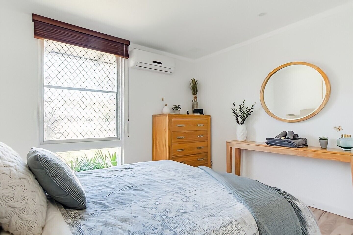 Great Location Wembley Downs City Beach Home — image 9