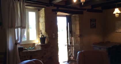 Rustic cottage 8km from Monpazier