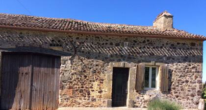 Rustic cottage 8km from Monpazier