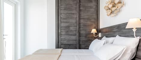 Deluxe Suite | In-room safe, blackout drapes, soundproofing