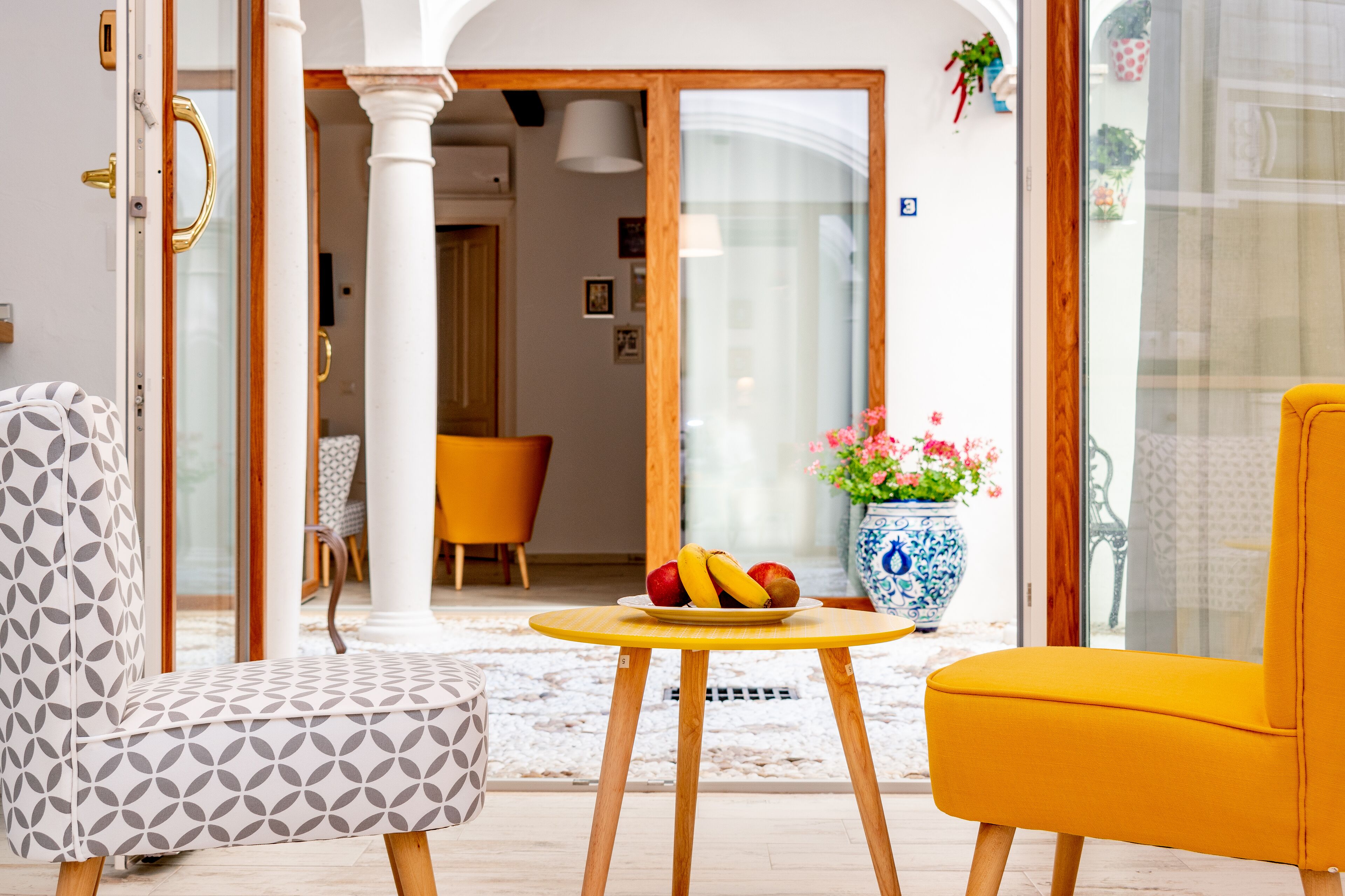 Estudio 2 | Oppholdsområde | En 32-tommers smart-TV med kabel-kanaler samt Netflix