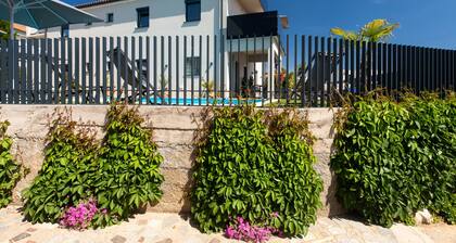 Villa LuiSole - Apartment °1 mit Beheiztem Salzwasserpool, Familienfreundlich
