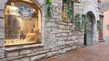 1 habitación, tabla de planchar con plancha y wifi 