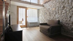 Apartment | 1 bedroom, iron/ironing board, WiFi