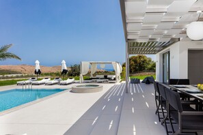 Outdoor pool - Alma Villa, 2.000m2 Luxury Living (Rethymno)